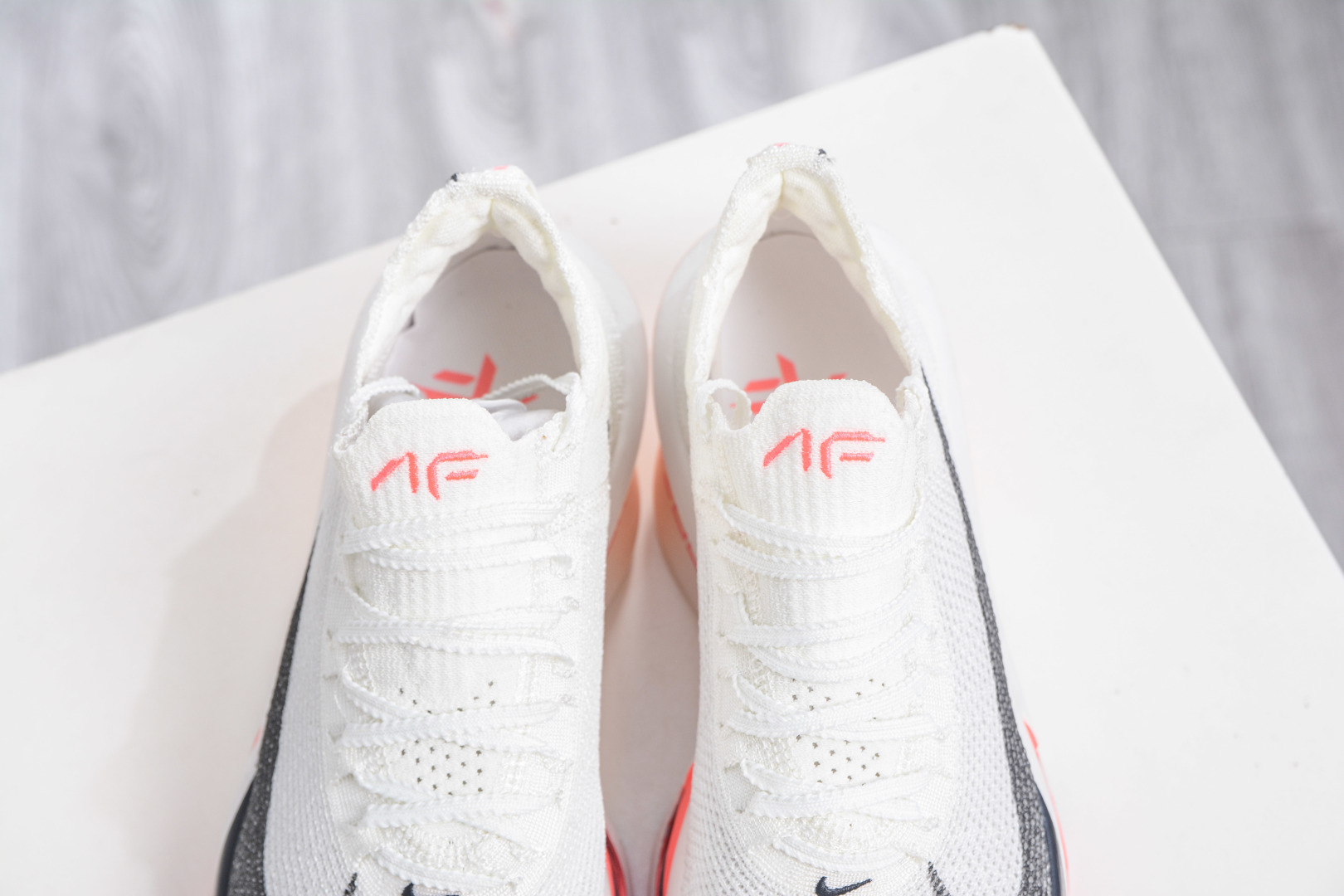 Nike Sneakers-270