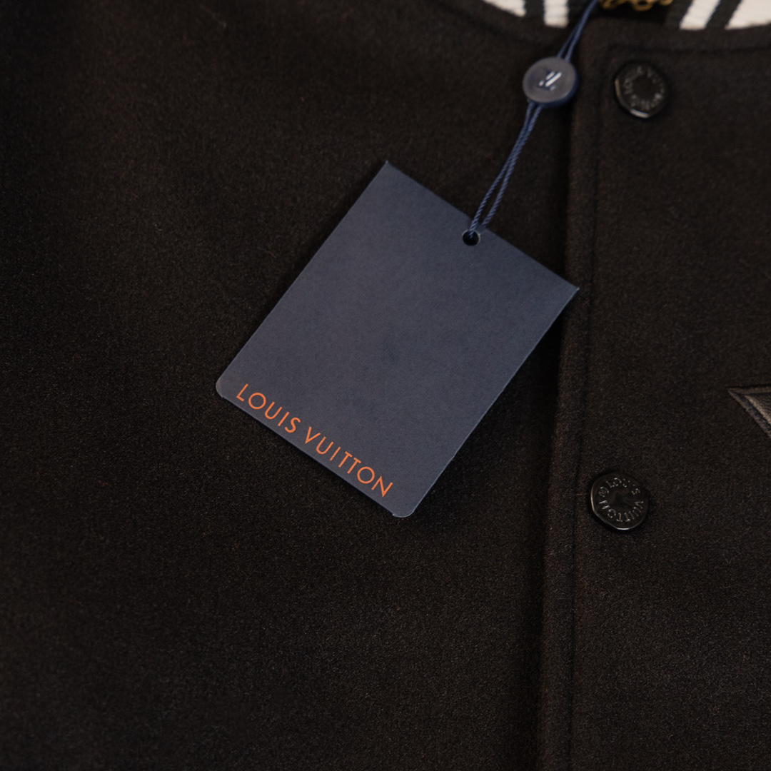 LV Clothing-311
