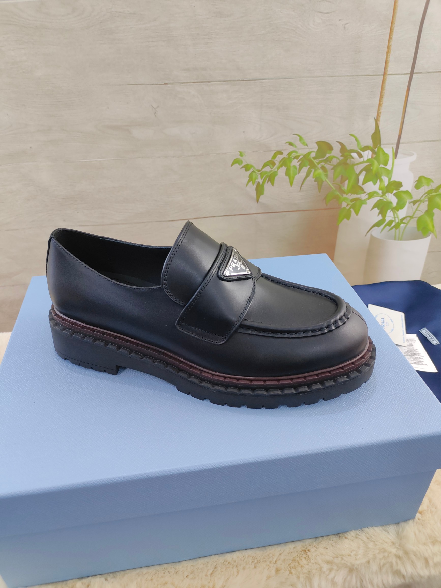 Prada women's leather shoes-39