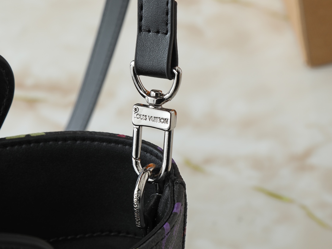 Louis Vuitton bag-204