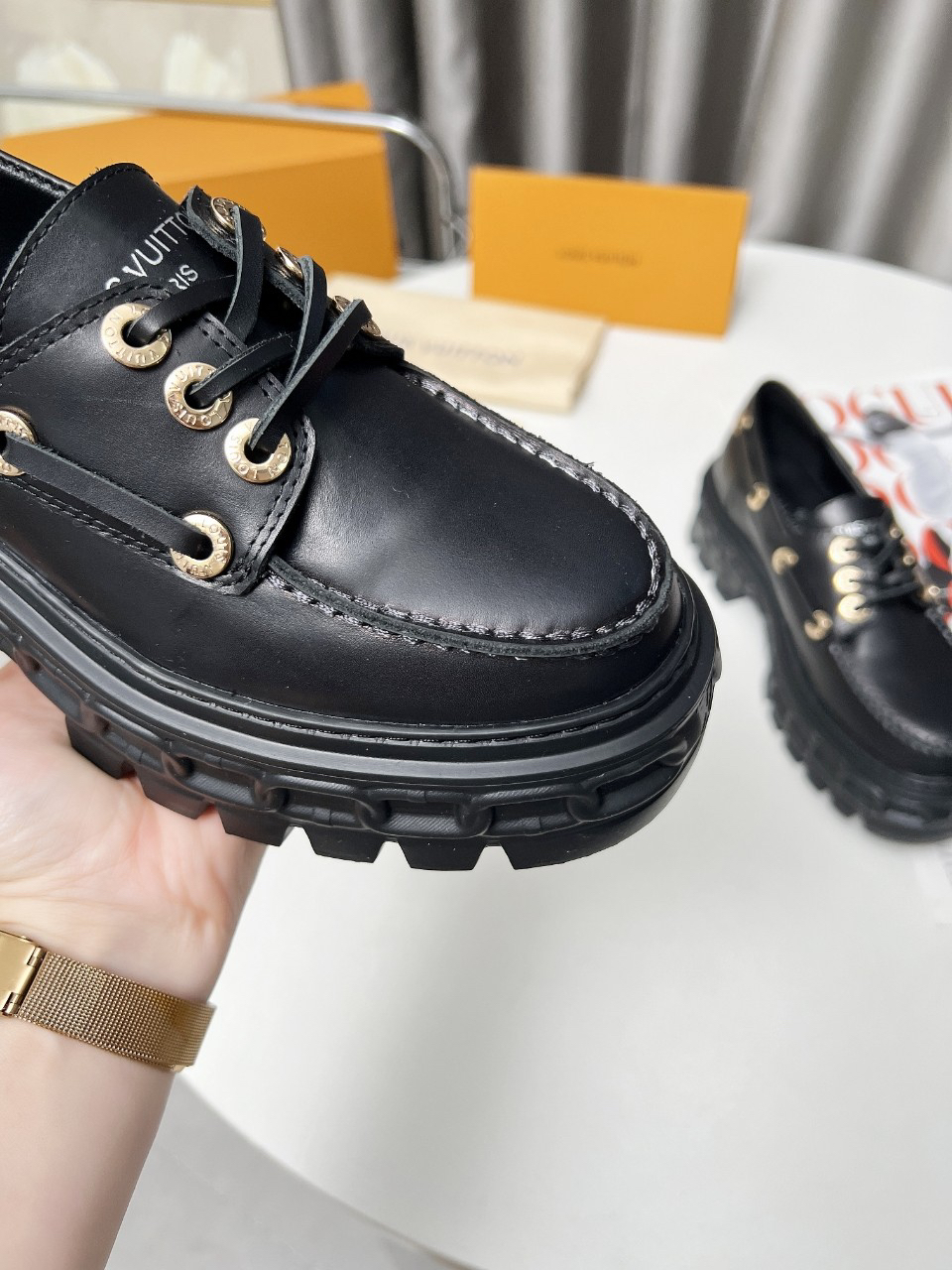 LV women's leather shoes-21