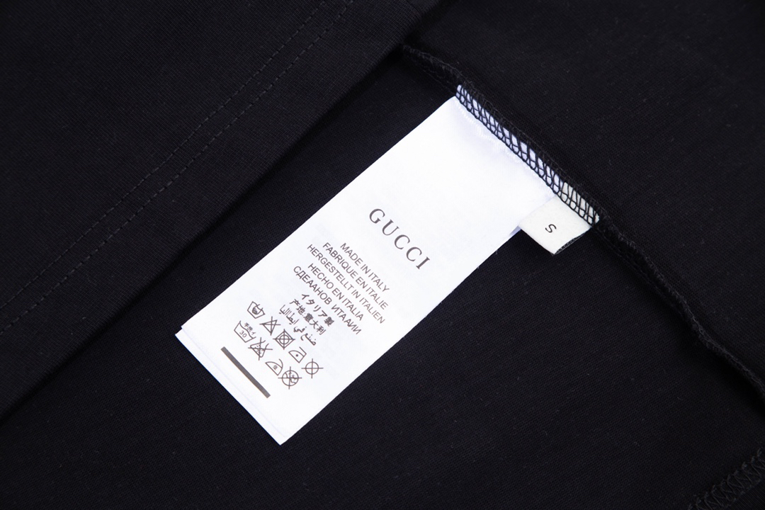 Gucci clothing-55