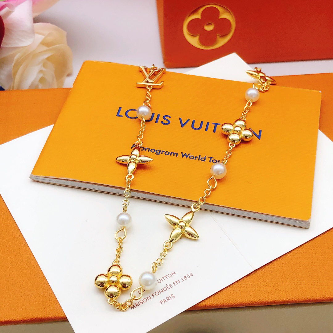 LV necklace-79
