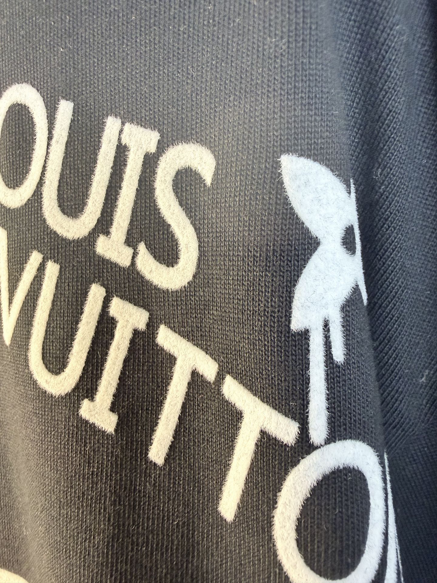 LV clothing-32