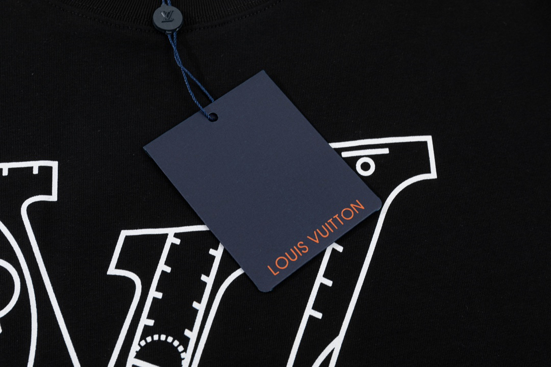 LV clothing-148