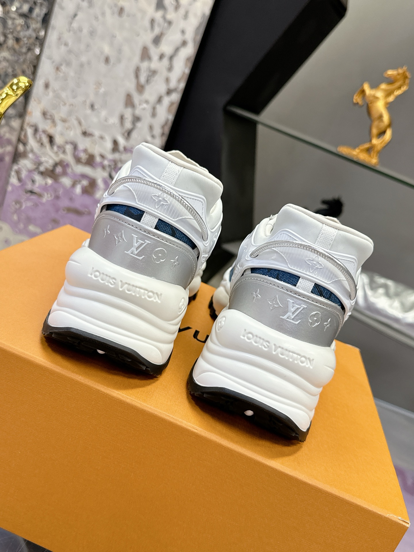 Lv Sneakers-200