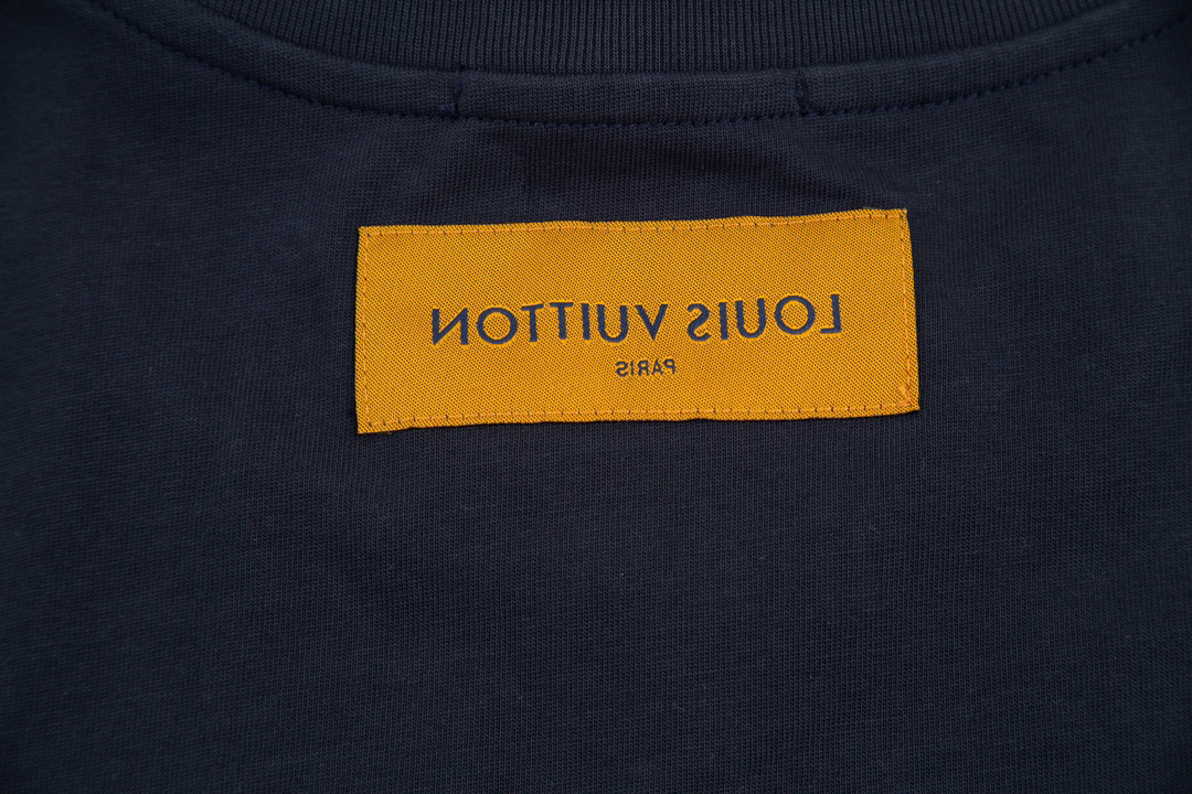 LV clothing-69