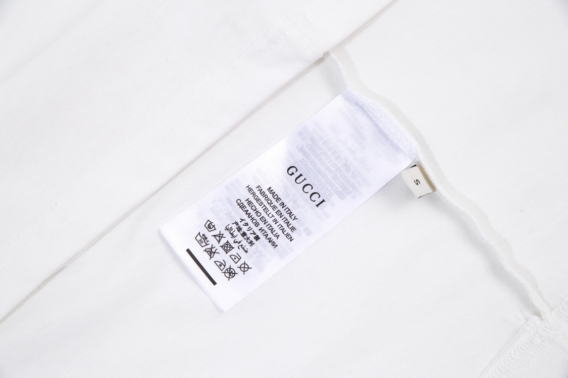 Gucci clothing-64