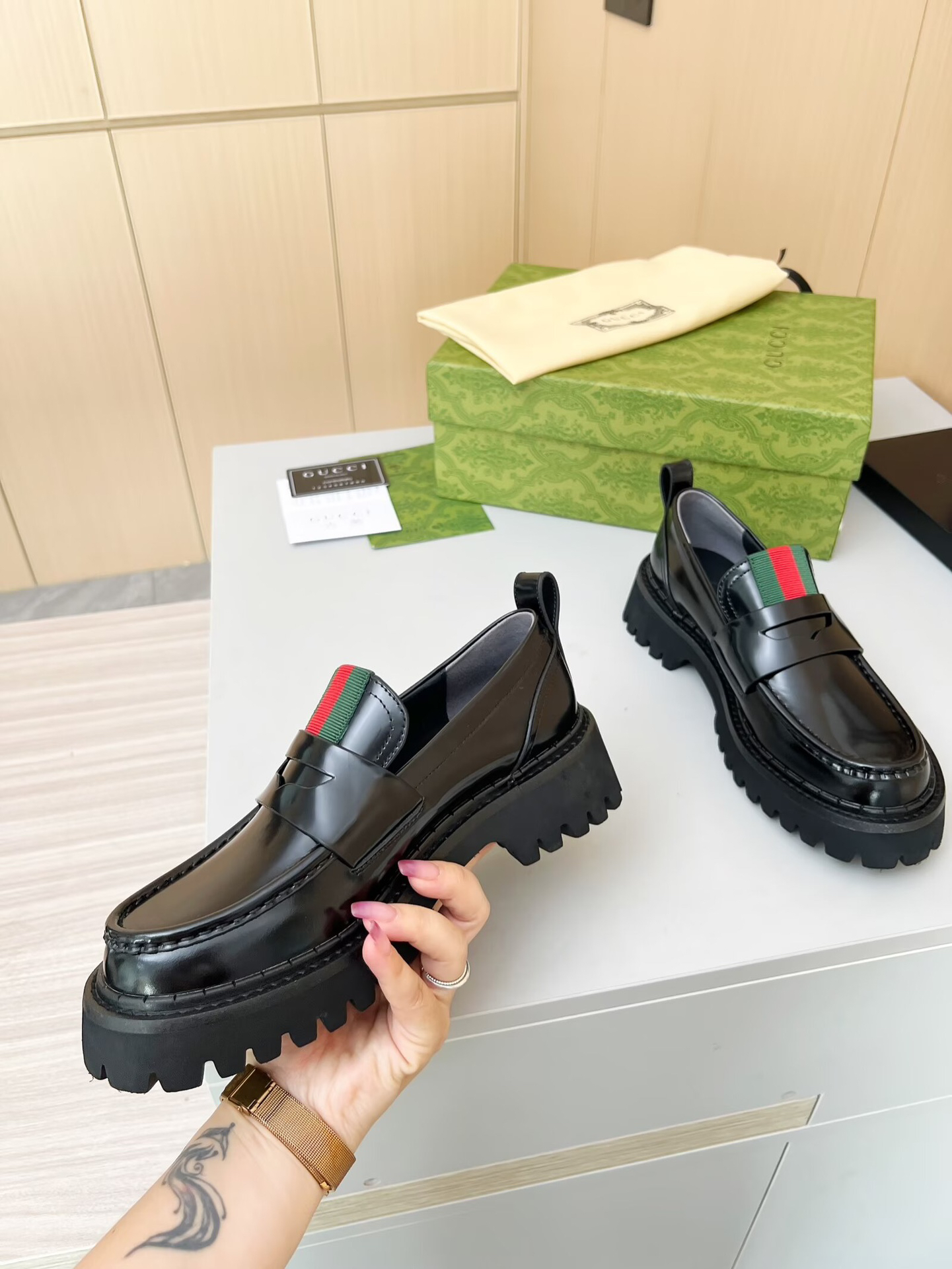 Gucci women's leather shoes-17