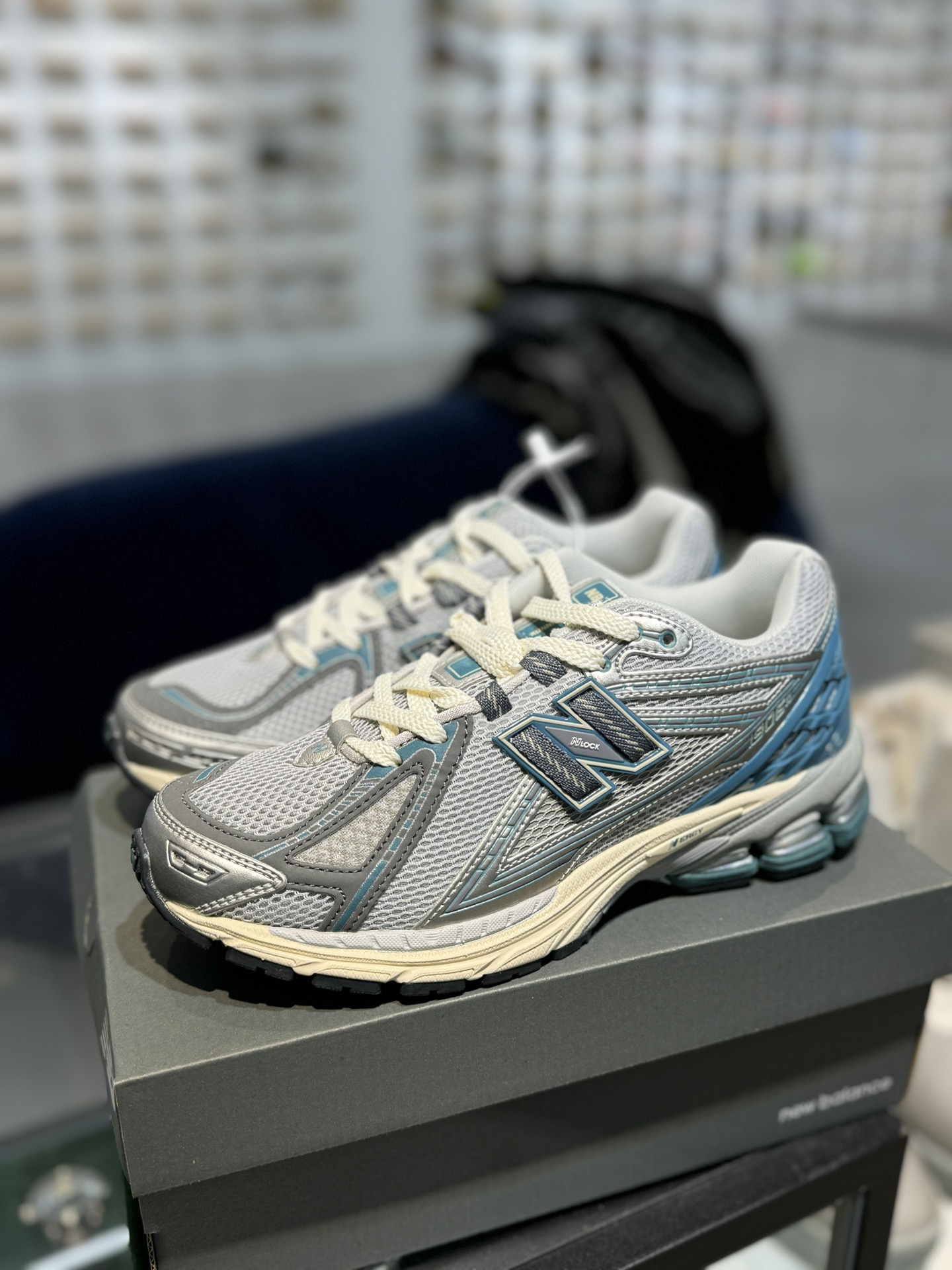 New Balance Sneakers-360