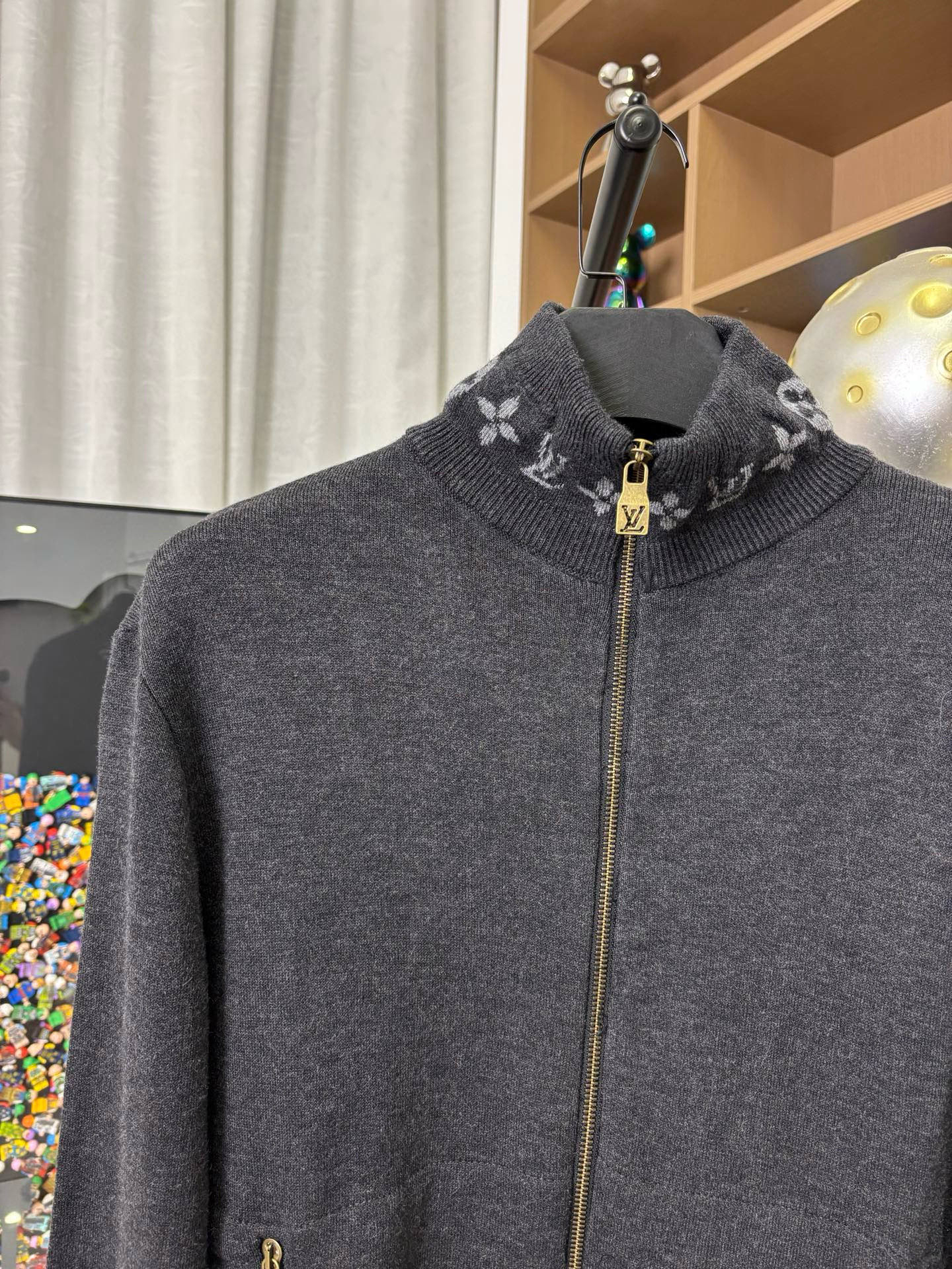 LV Clothing-301