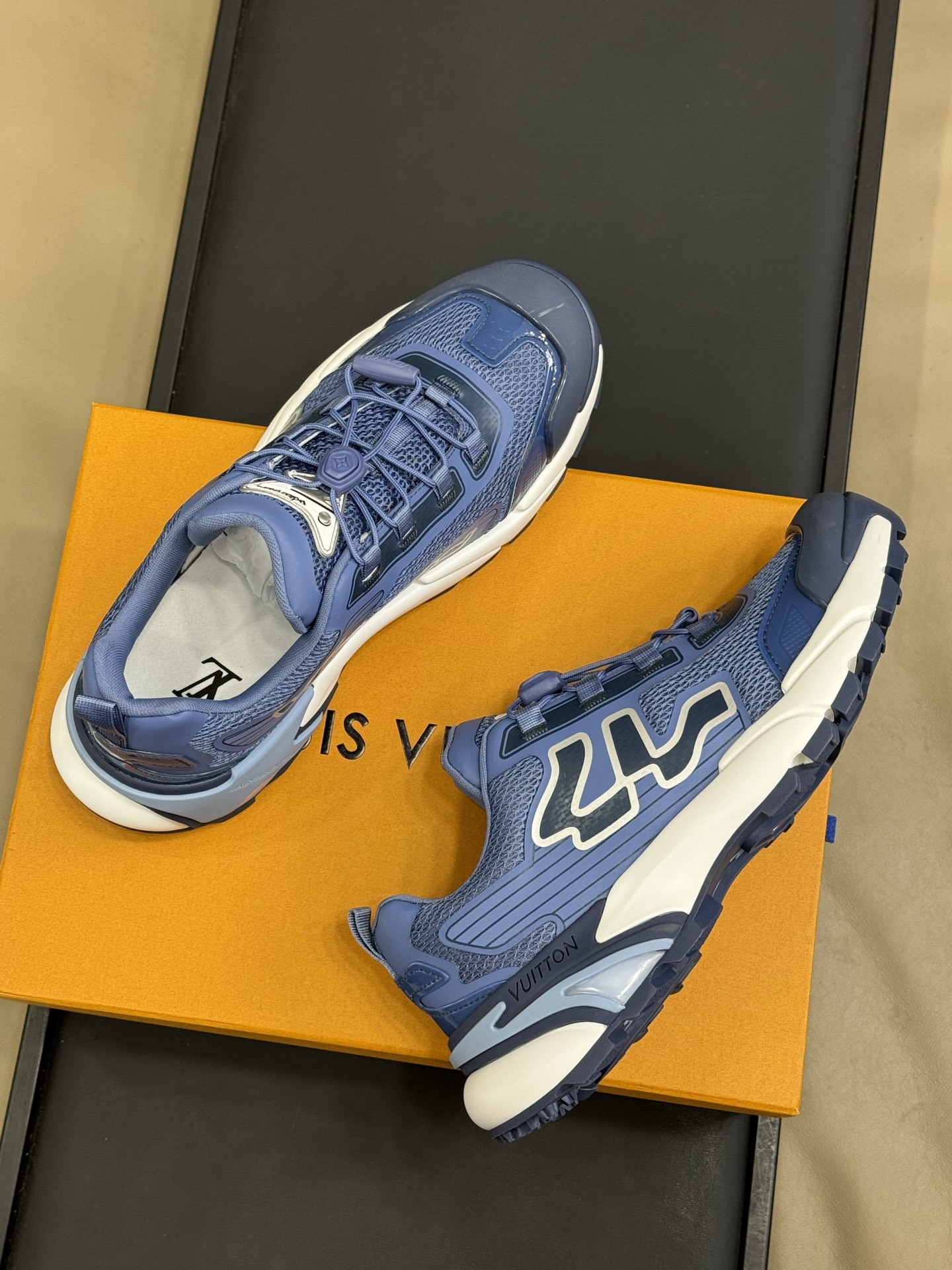 Lv Sneakers-211