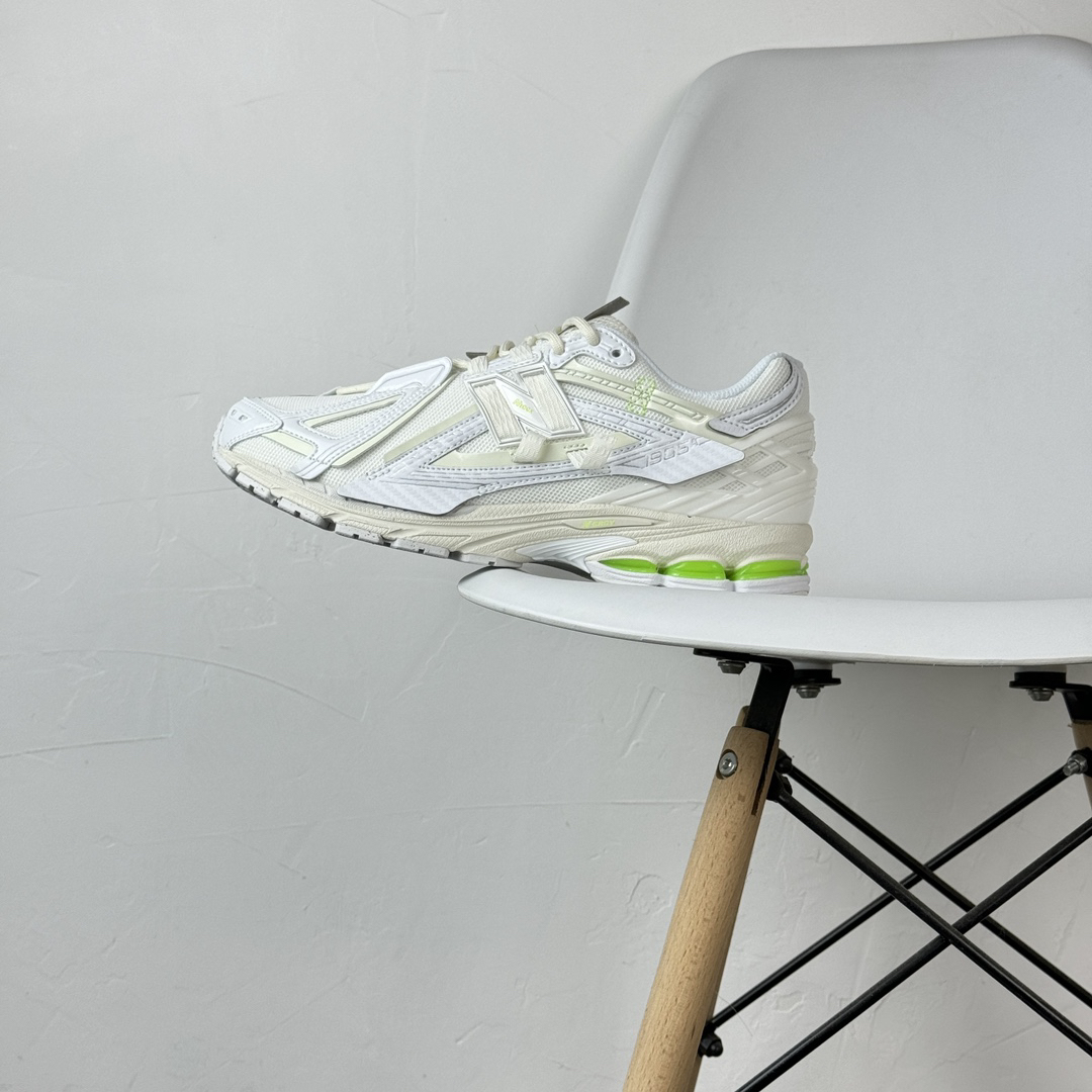 New Balance Sneakers-372