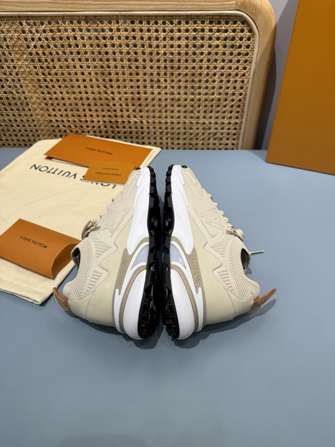 Lv Sneakers-185