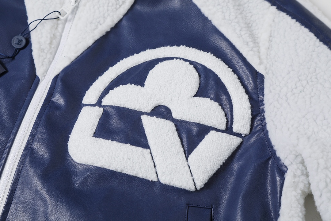 LV Clothing-268