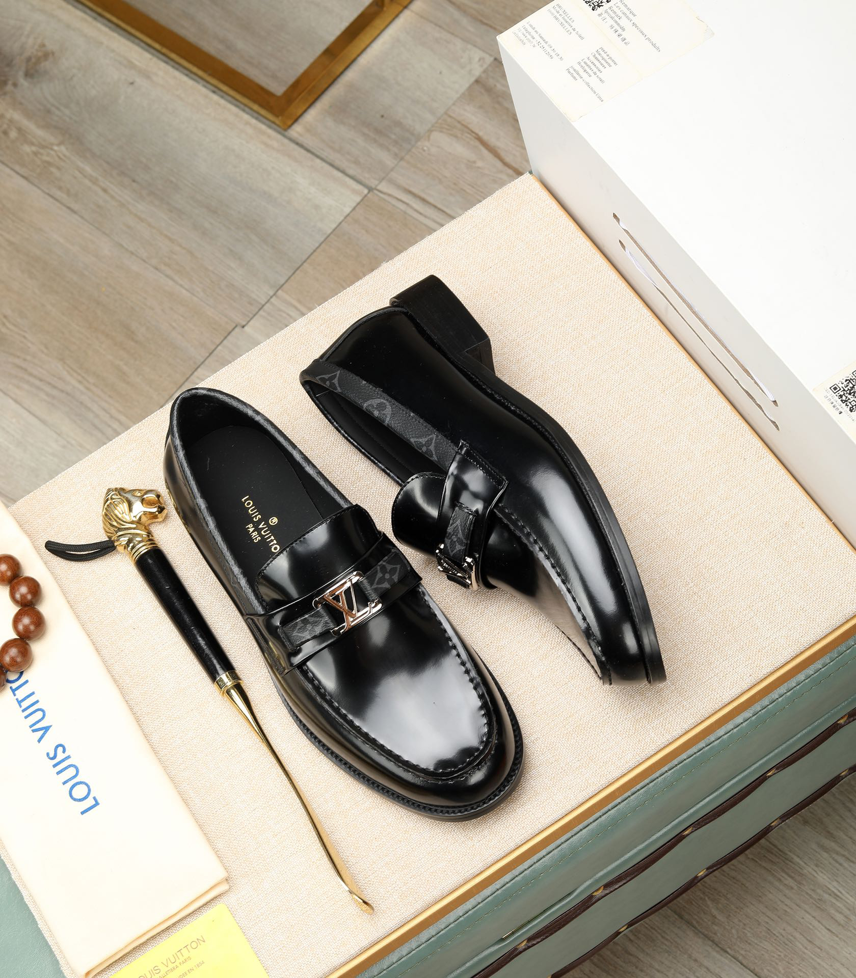 LV men's leather shoes-51