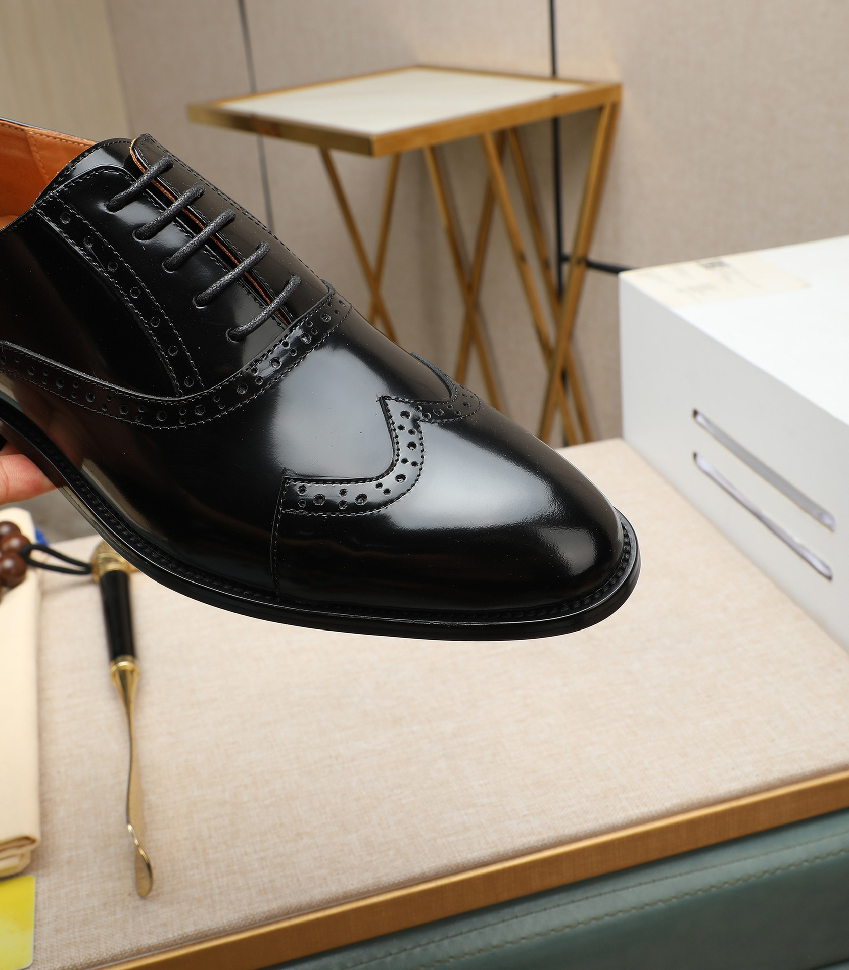 LV men's leather shoes-7