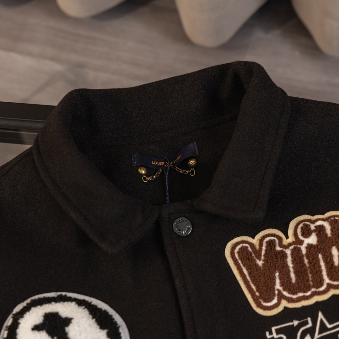 LV Clothing-315