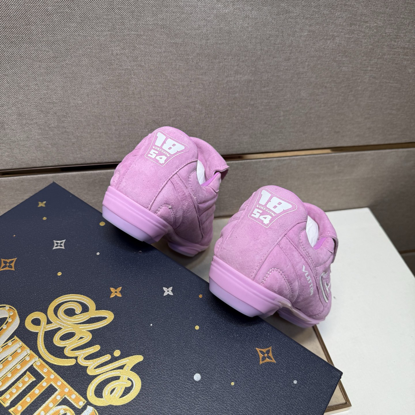 Lv Sneakers-224