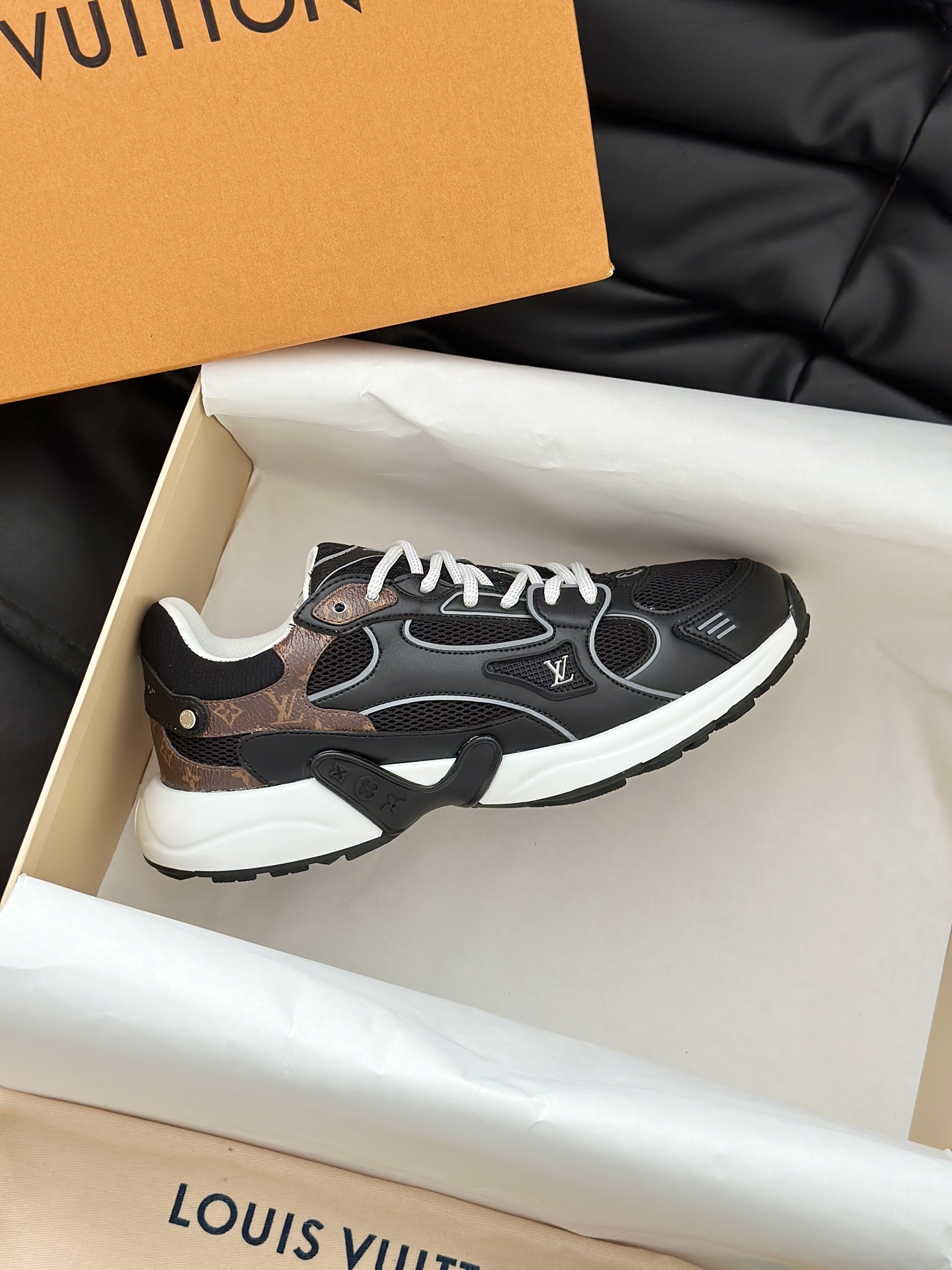 Lv Sneakers-207