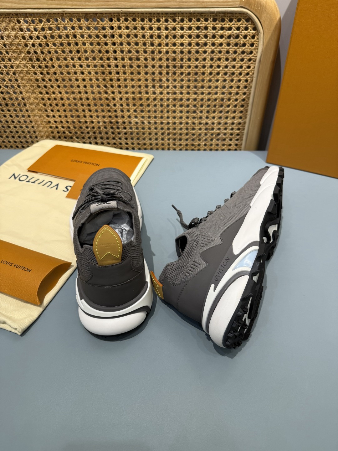 Lv Sneakers-179