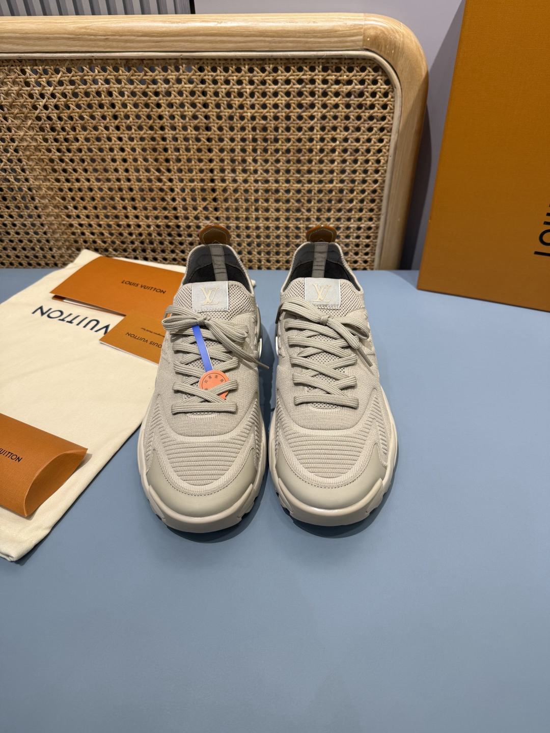 Lv Sneakers-182