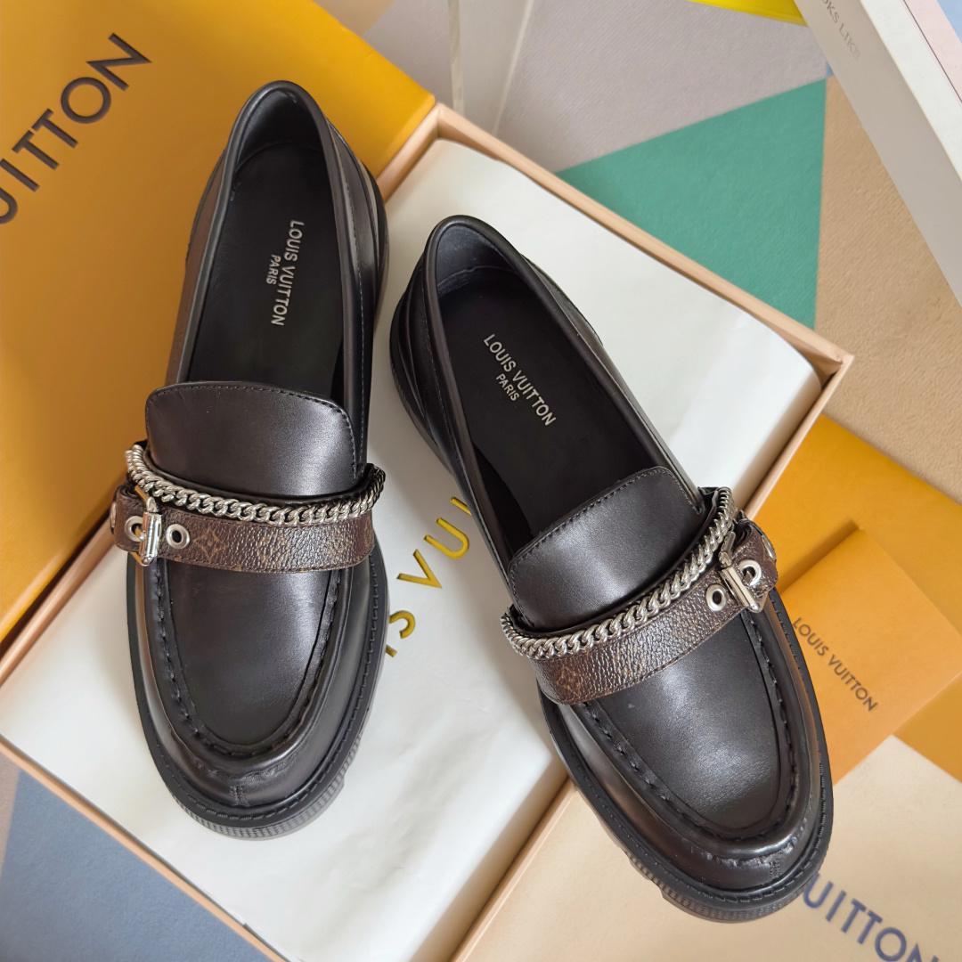 LV women's leather shoes-17