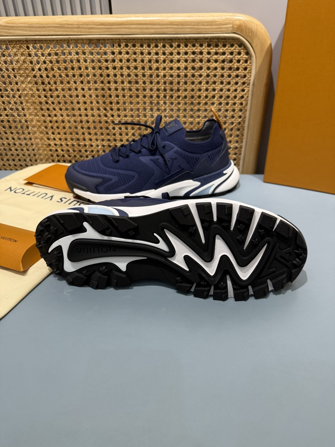 Lv Sneakers-176
