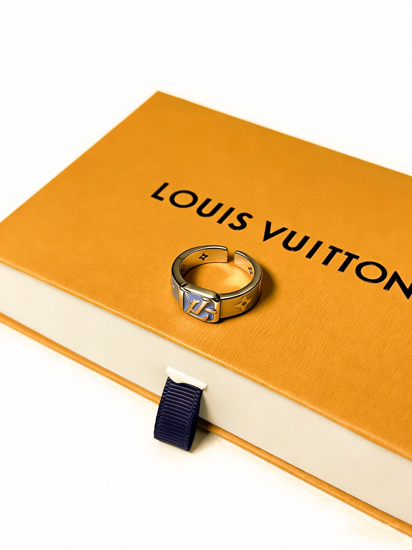 LV ring-71