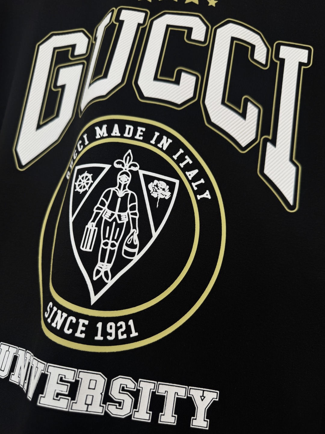Gucci clothing-31