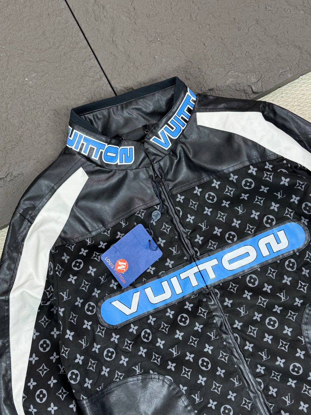 LV Clothing-342