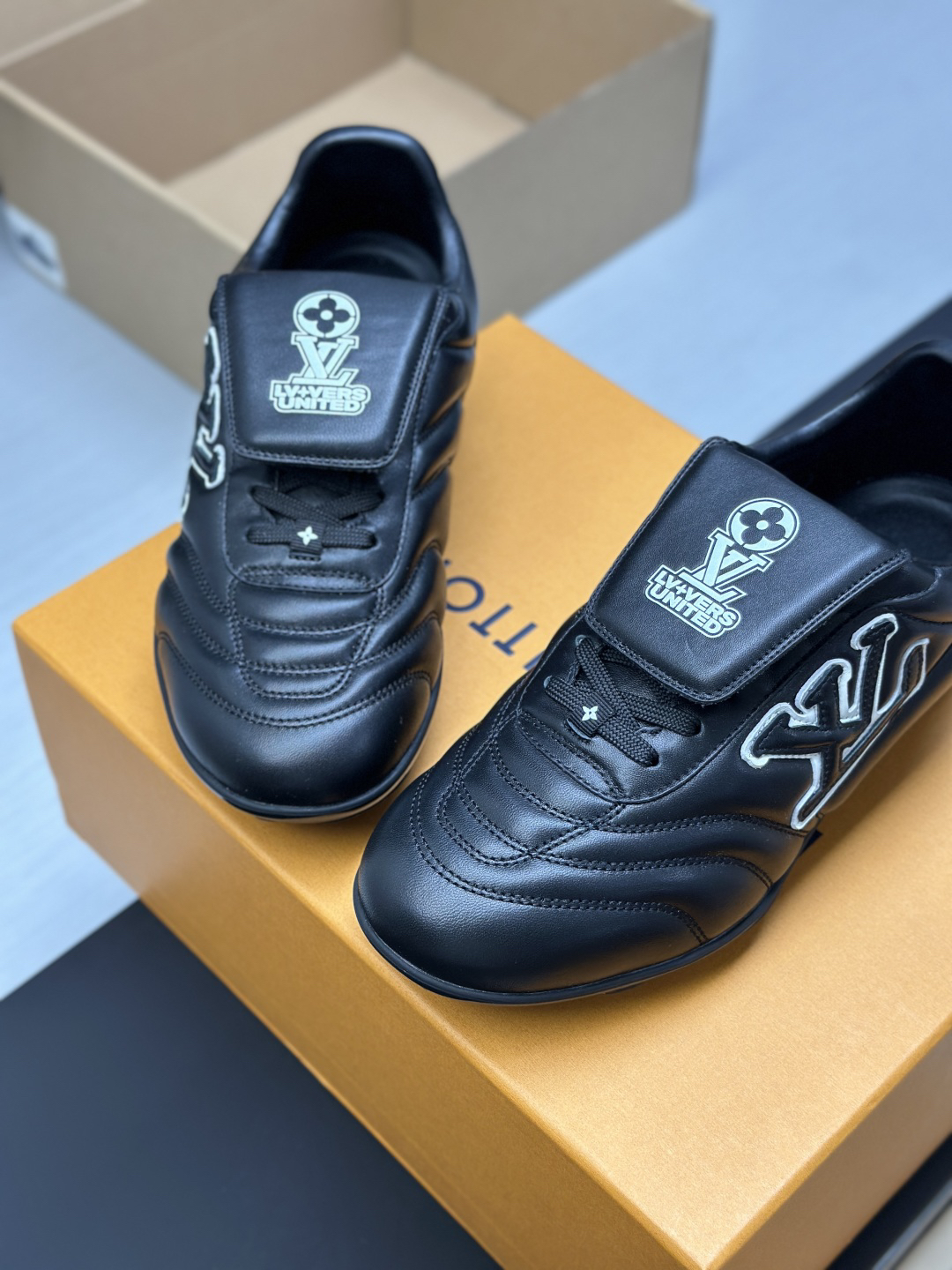 Lv Sneakers-255