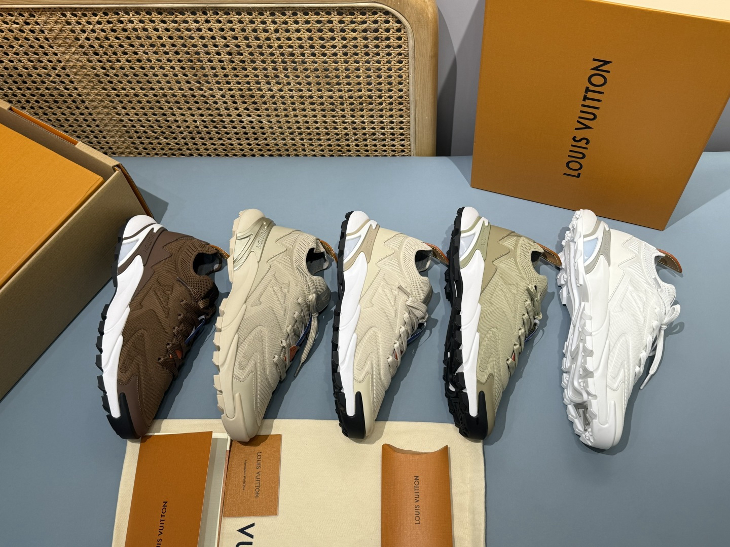 Lv Sneakers-181