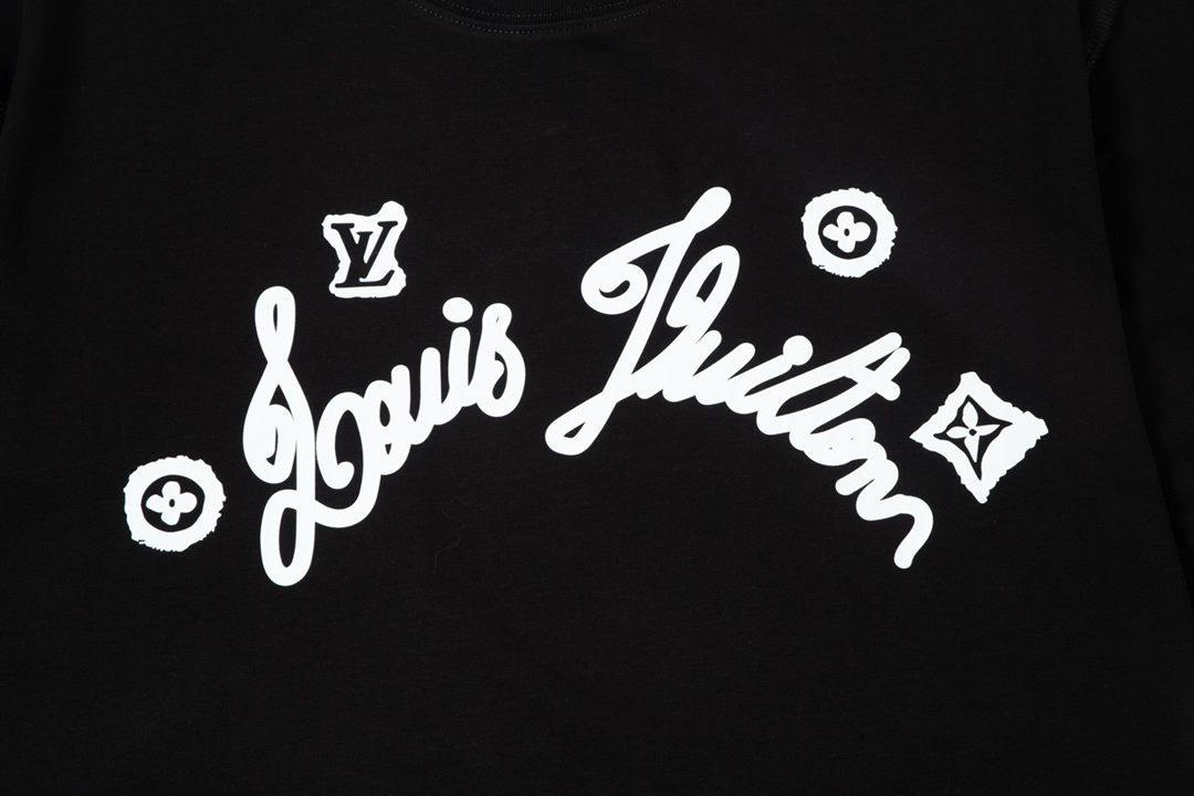 LV clothing-135