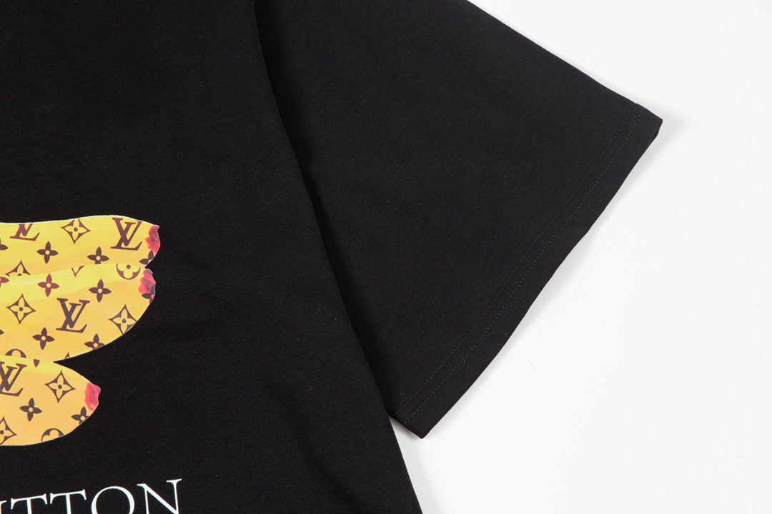 LV clothing-143