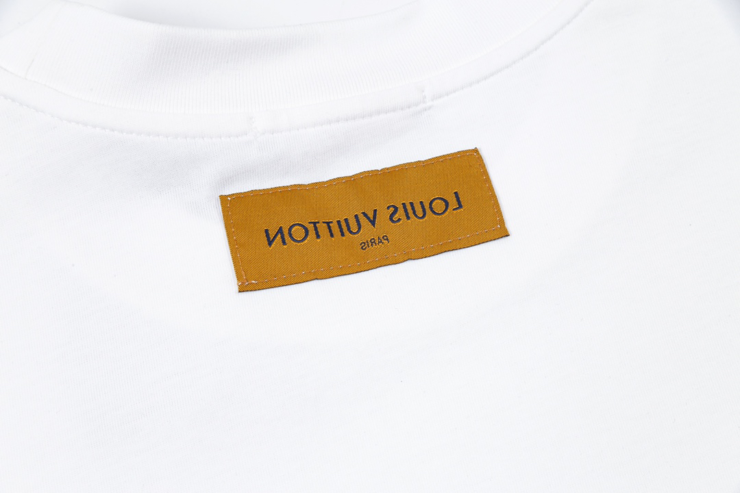 LV clothing-142