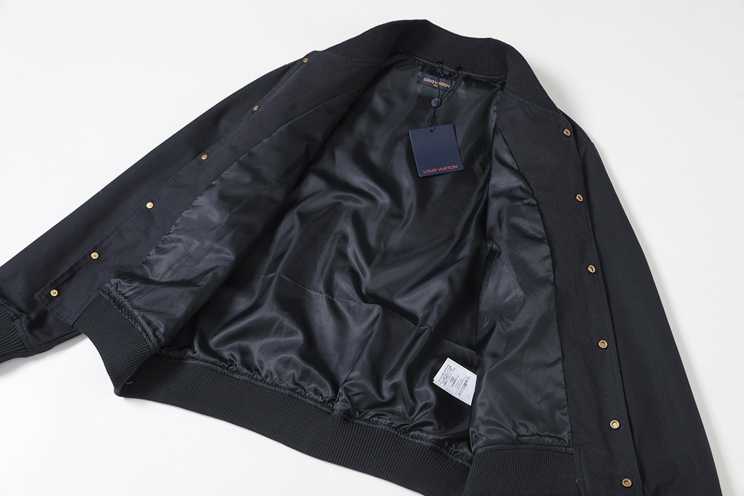 LV Clothing-266