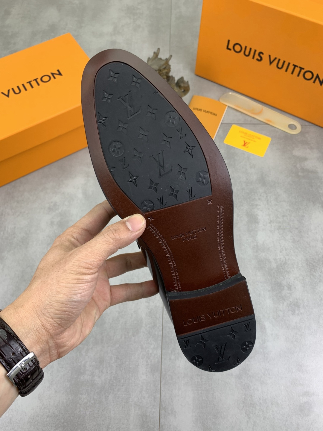 LV men's leather shoes-19