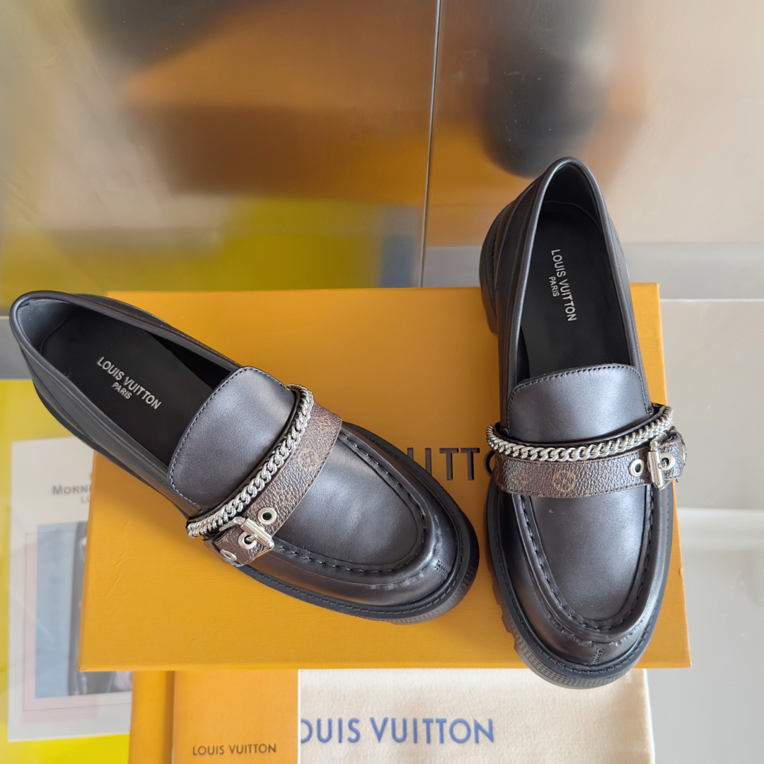LV women's leather shoes-17