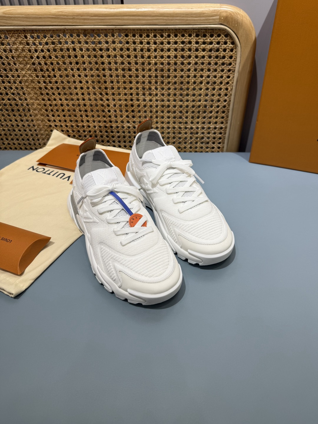 Lv Sneakers-190