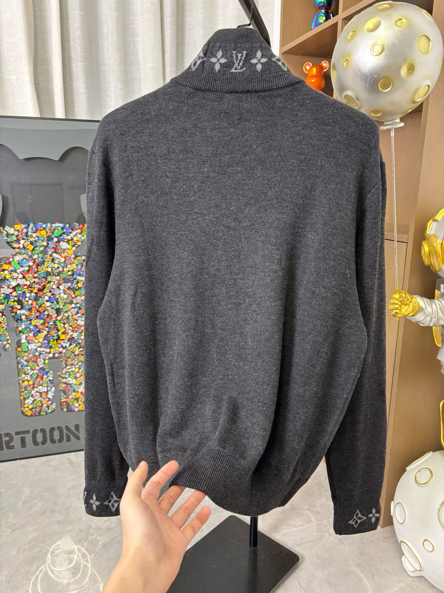 LV Clothing-301
