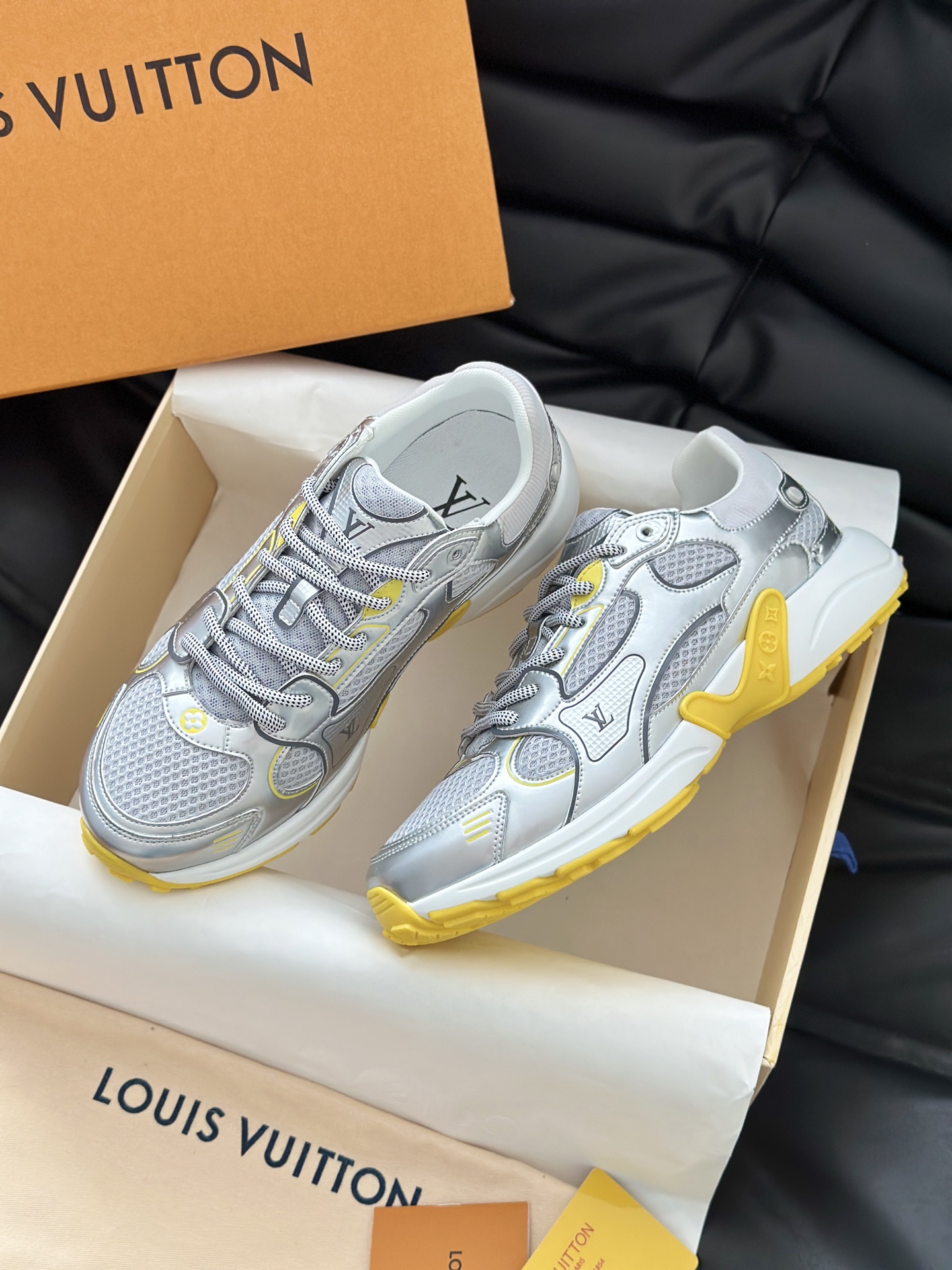 Lv Sneakers-209
