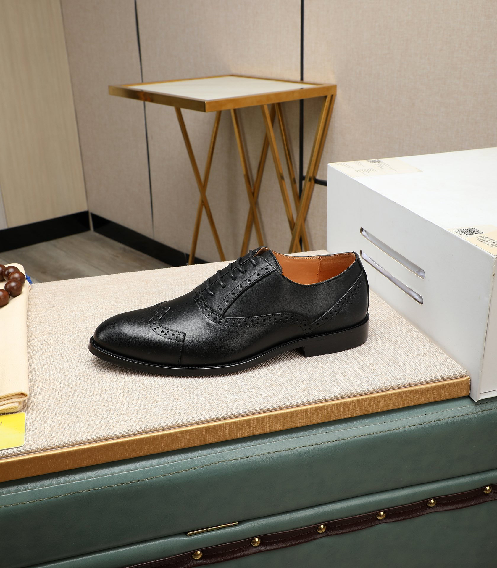 LV men's leather shoes-6