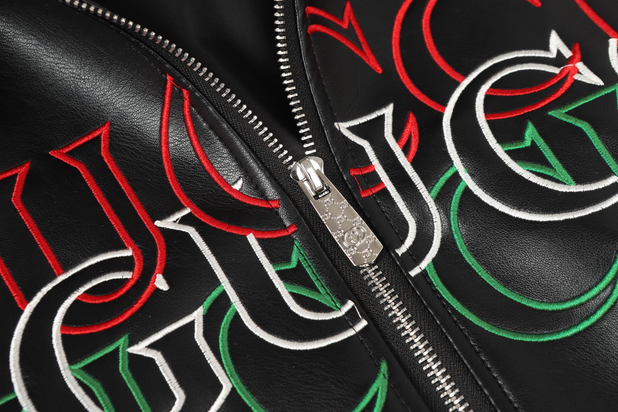 Gucci Clothing-284