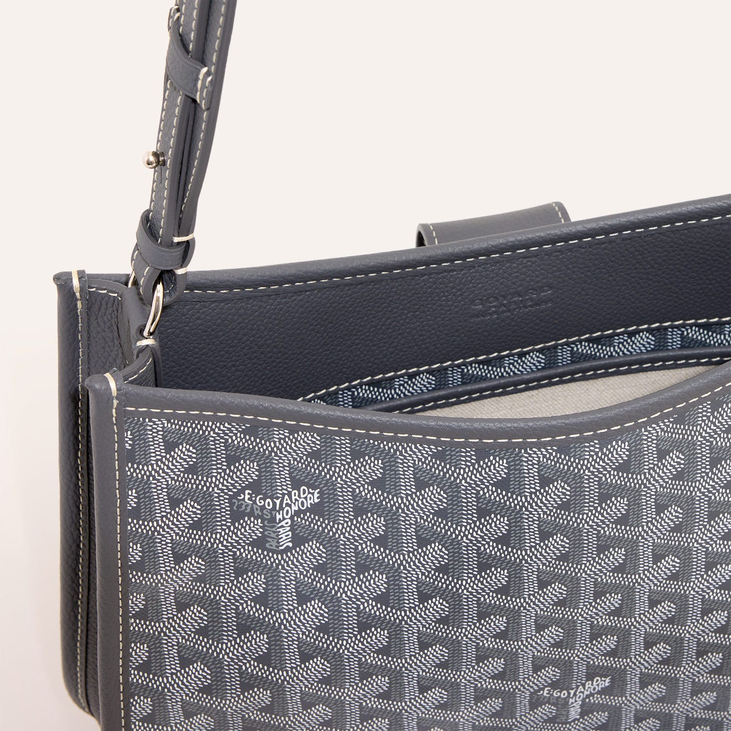 Musette bag