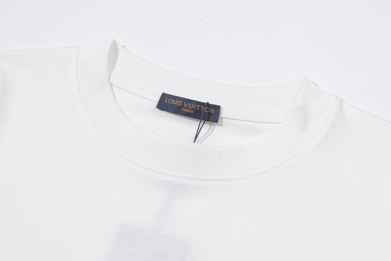 LV clothing-46