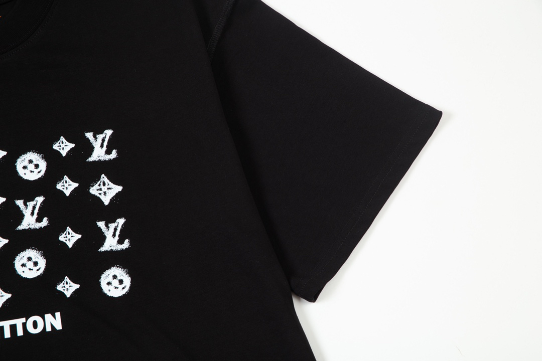 LV clothing-138