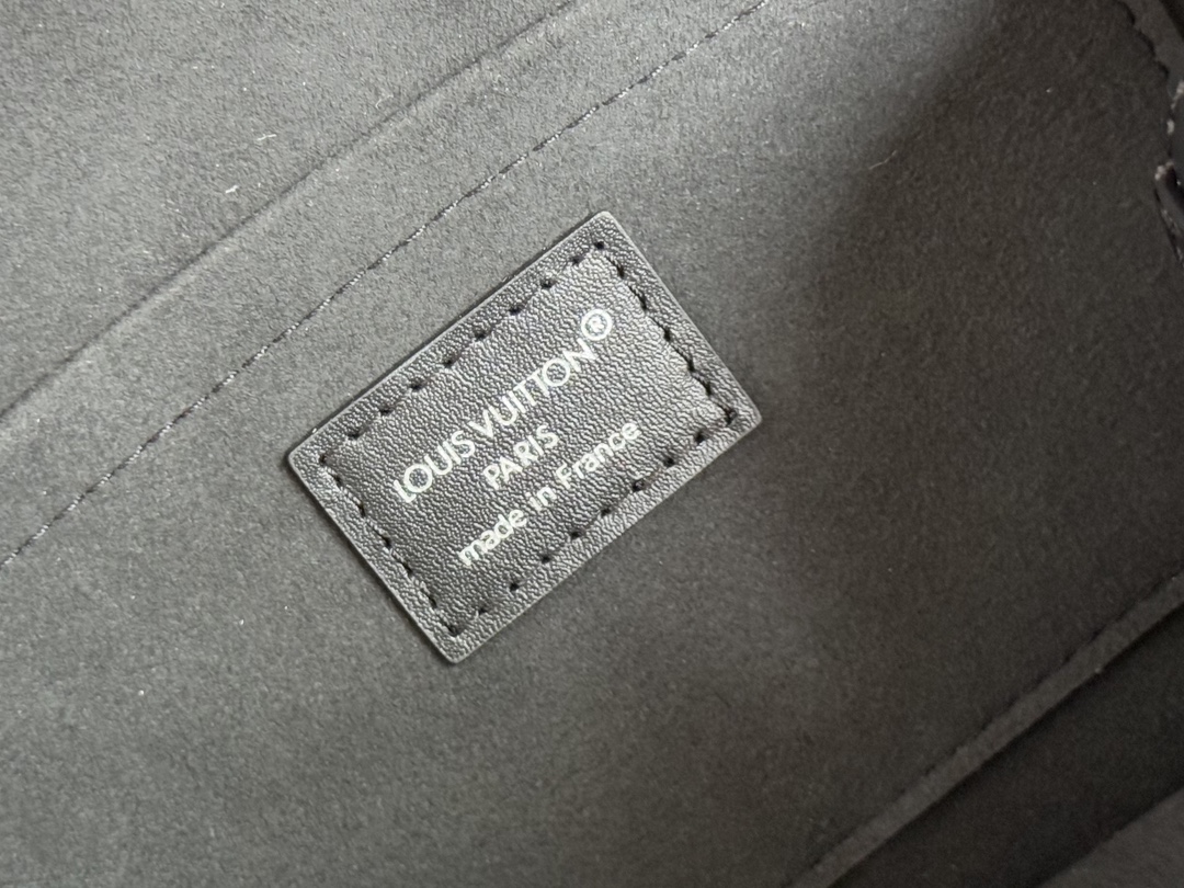 Louis Vuitton bag-202