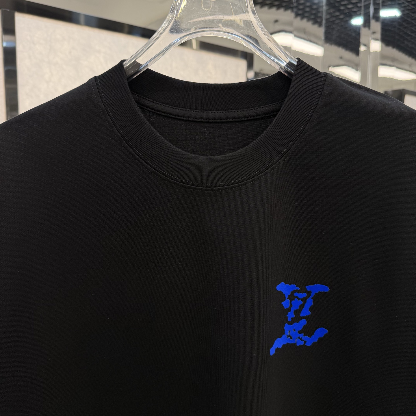 LV clothing-164