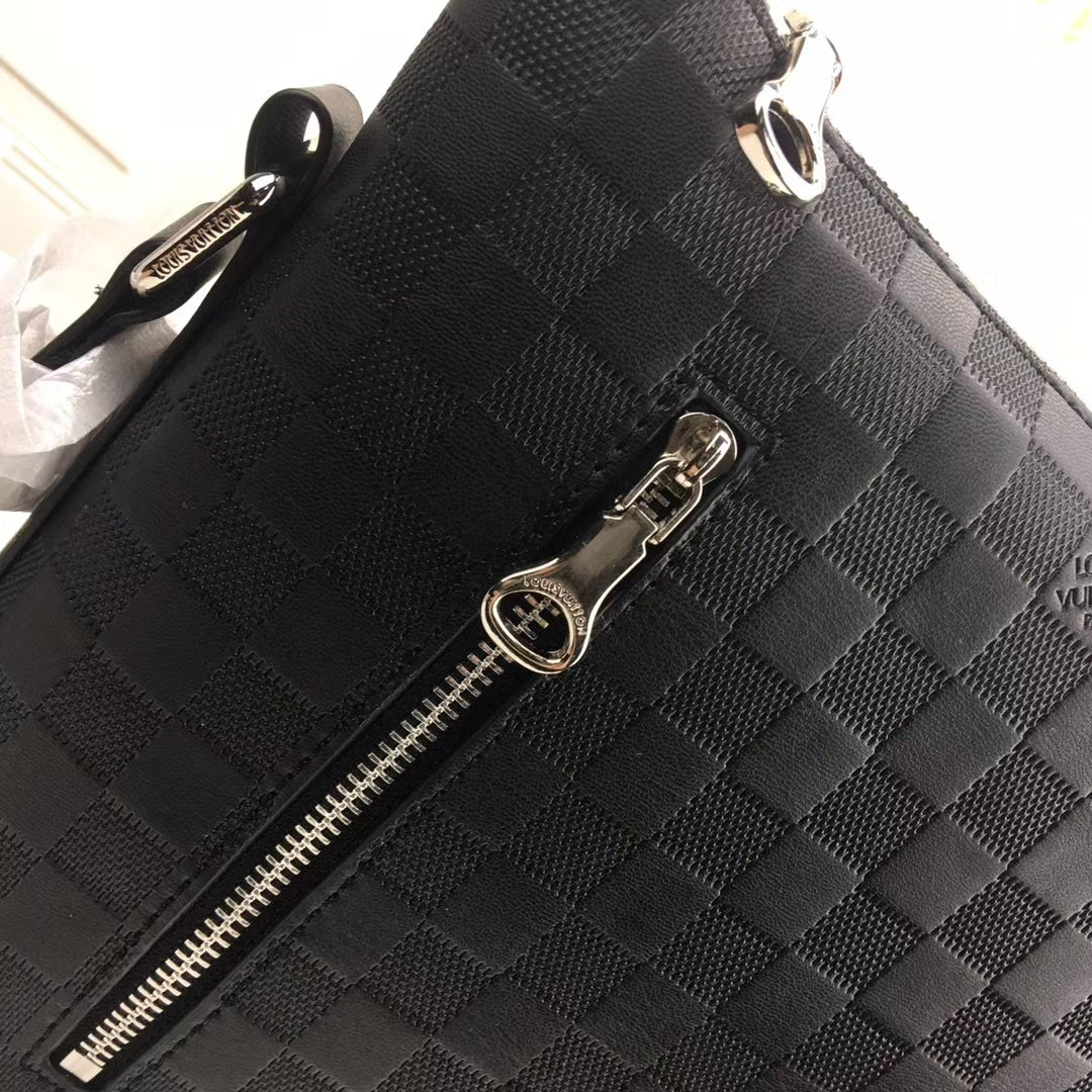 LV Men Discovery Messenger Bag